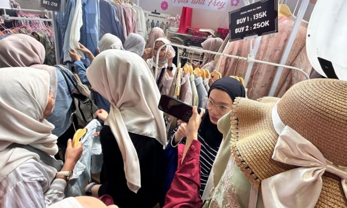 pola belanja fashion